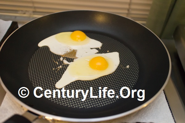 Frying Eggs on T-Fal 12-inch Professional Nonstick