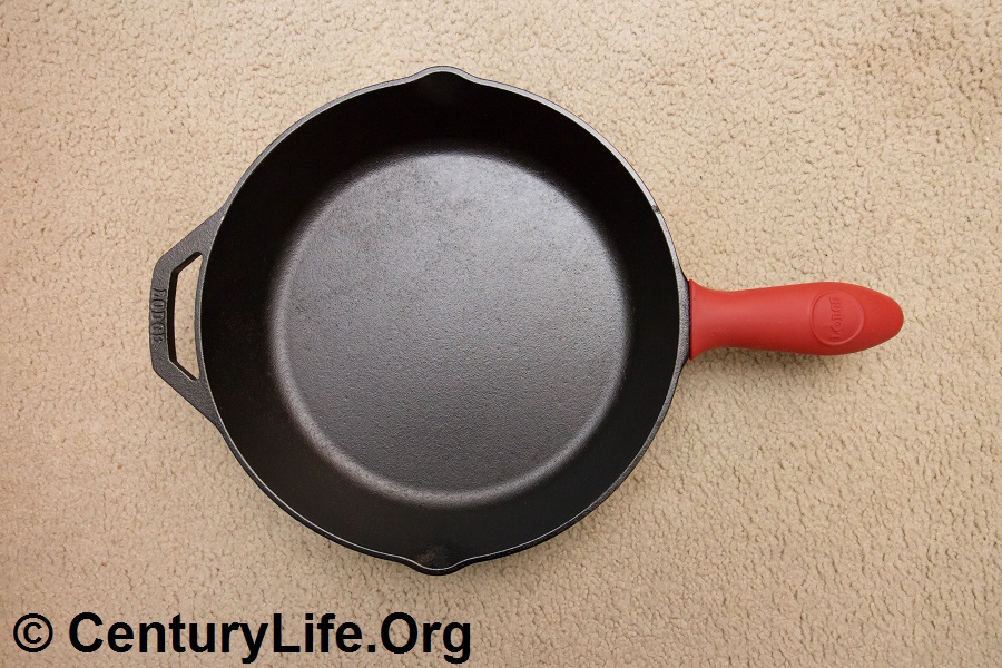 Lodge Cast-Iron Skillet with Assist Handle - 12 Diameter